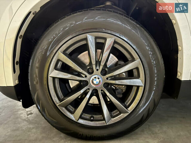 Білий БМВ Х5, об'ємом двигуна 3 л та пробігом 180 тис. км за 35000 $, фото 3 на Automoto.ua