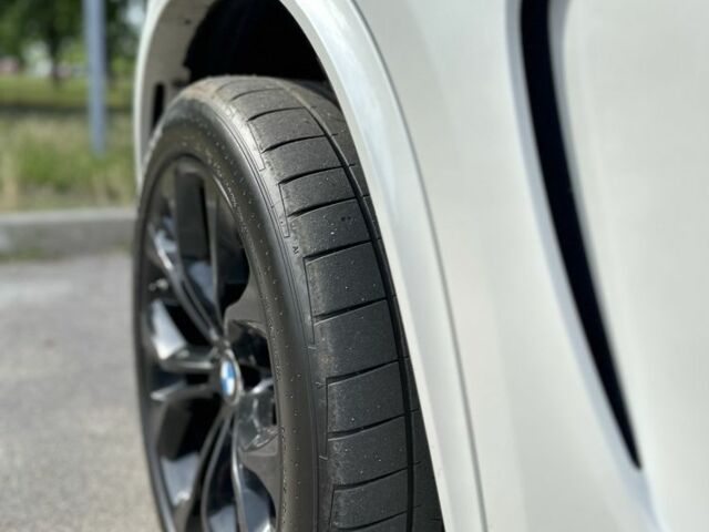 Белый БМВ Х5, объемом двигателя 3 л и пробегом 193 тыс. км за 23999 $, фото 14 на Automoto.ua