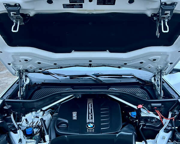 Белый БМВ Х5, объемом двигателя 2.99 л и пробегом 187 тыс. км за 25500 $, фото 70 на Automoto.ua