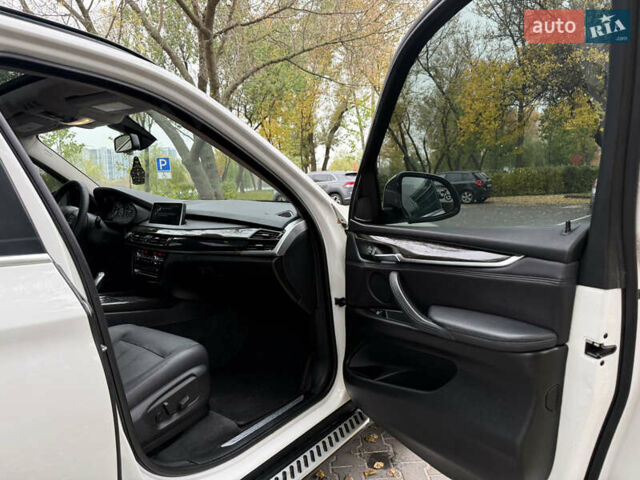 Белый БМВ Х5, объемом двигателя 3 л и пробегом 287 тыс. км за 23999 $, фото 49 на Automoto.ua