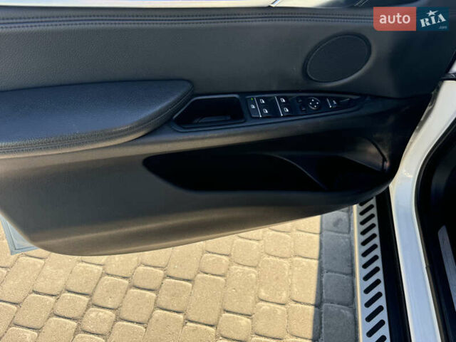 Белый БМВ Х5, объемом двигателя 2.98 л и пробегом 159 тыс. км за 20300 $, фото 19 на Automoto.ua