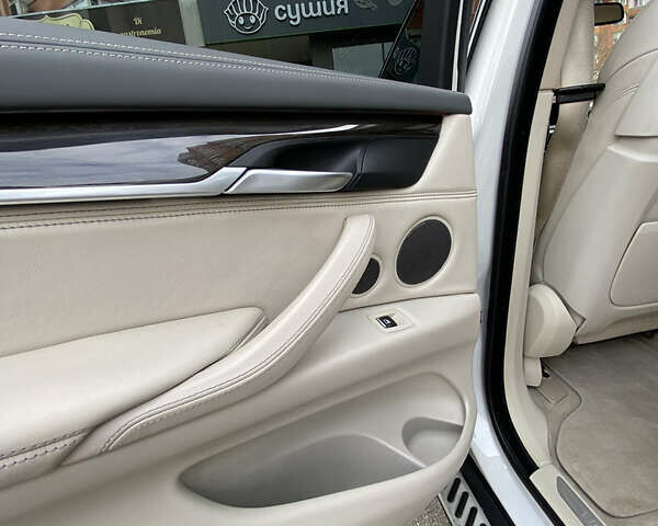 Білий БМВ Х5, об'ємом двигуна 2.99 л та пробігом 188 тис. км за 34800 $, фото 23 на Automoto.ua