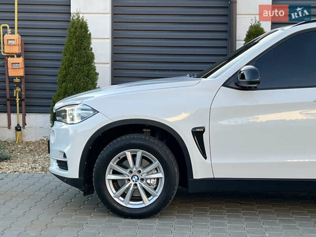 Белый БМВ Х5, объемом двигателя 2 л и пробегом 169 тыс. км за 23800 $, фото 43 на Automoto.ua