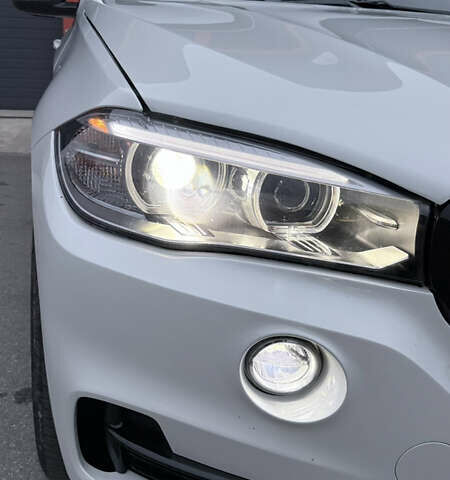 Белый БМВ Х5, объемом двигателя 3 л и пробегом 225 тыс. км за 28999 $, фото 6 на Automoto.ua