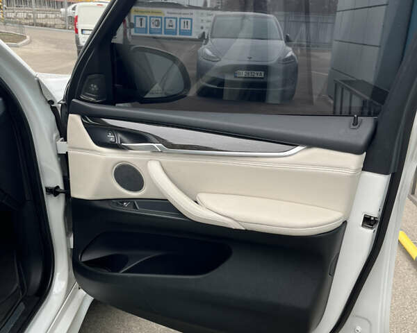 Білий БМВ Х5, об'ємом двигуна 3 л та пробігом 102 тис. км за 25500 $, фото 19 на Automoto.ua