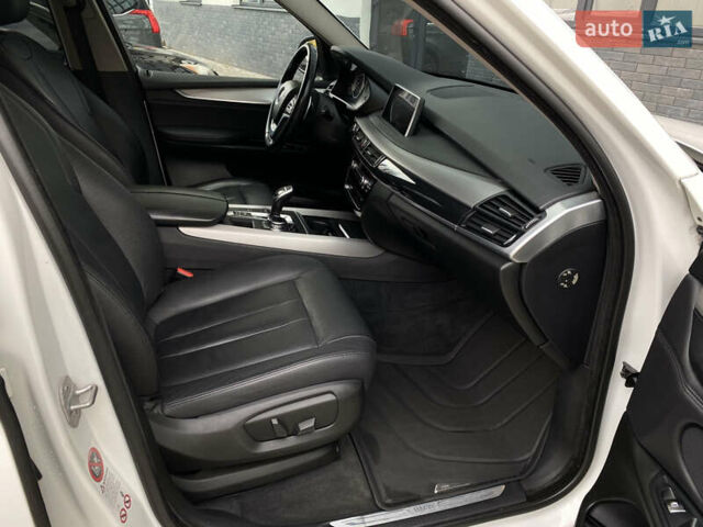 Белый БМВ Х5, объемом двигателя 3 л и пробегом 229 тыс. км за 24500 $, фото 5 на Automoto.ua