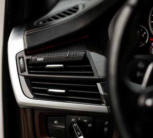 Белый БМВ Х5, объемом двигателя 4.39 л и пробегом 150 тыс. км за 26400 $, фото 15 на Automoto.ua