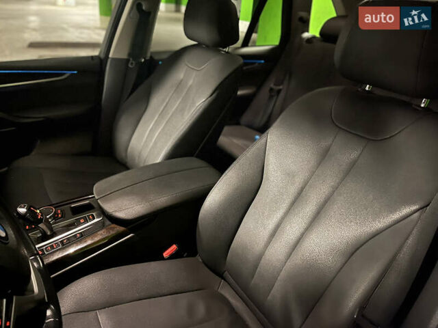 Белый БМВ Х5, объемом двигателя 3 л и пробегом 159 тыс. км за 25000 $, фото 7 на Automoto.ua