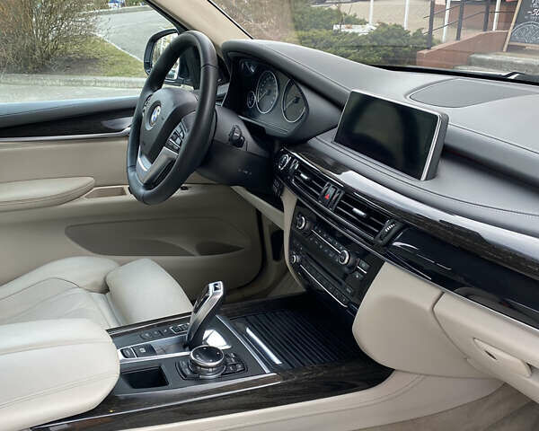 Білий БМВ Х5, об'ємом двигуна 2.99 л та пробігом 188 тис. км за 34800 $, фото 16 на Automoto.ua