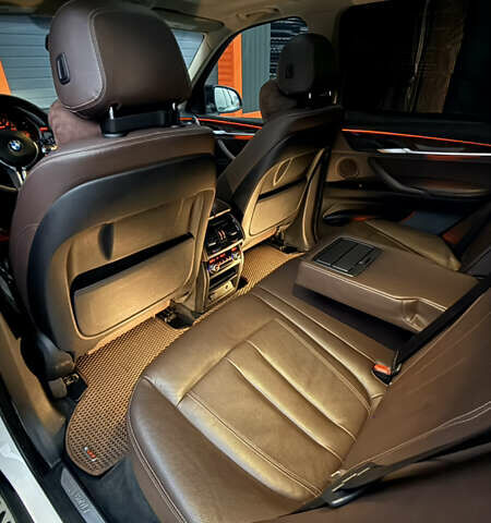 Белый БМВ Х5, объемом двигателя 3 л и пробегом 225 тыс. км за 28999 $, фото 29 на Automoto.ua