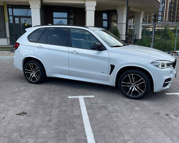 Білий БМВ Х5, об'ємом двигуна 2.98 л та пробігом 160 тис. км за 25000 $, фото 5 на Automoto.ua