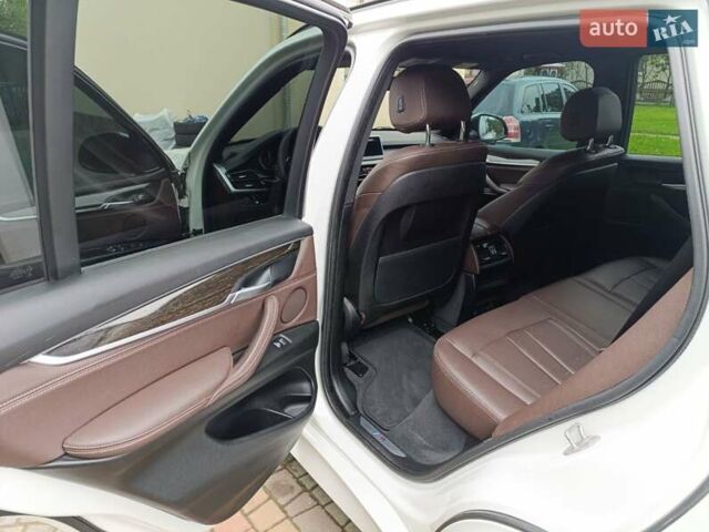 Білий БМВ Х5, об'ємом двигуна 2 л та пробігом 170 тис. км за 28900 $, фото 15 на Automoto.ua