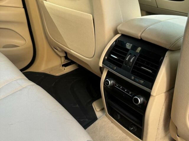 Белый БМВ Х5, объемом двигателя 3 л и пробегом 160 тыс. км за 21300 $, фото 13 на Automoto.ua