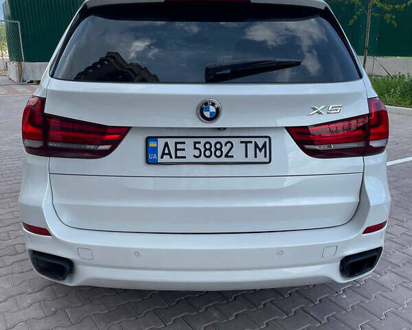 Білий БМВ Х5, об'ємом двигуна 2.98 л та пробігом 160 тис. км за 25000 $, фото 19 на Automoto.ua