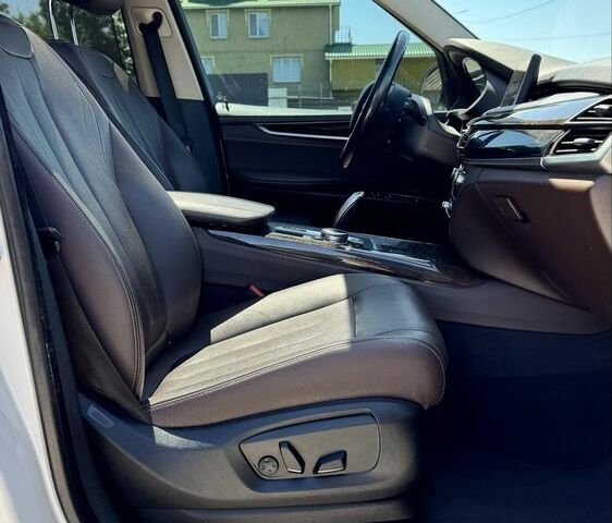 Белый БМВ Х5, объемом двигателя 3 л и пробегом 177 тыс. км за 27800 $, фото 22 на Automoto.ua