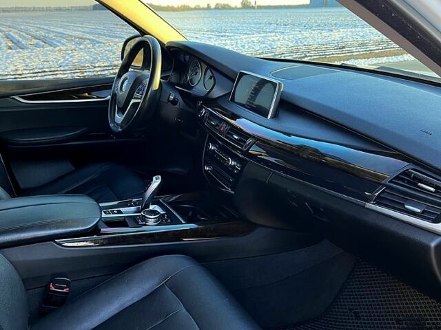 Білий БМВ Х5, об'ємом двигуна 3 л та пробігом 80 тис. км за 25000 $, фото 11 на Automoto.ua