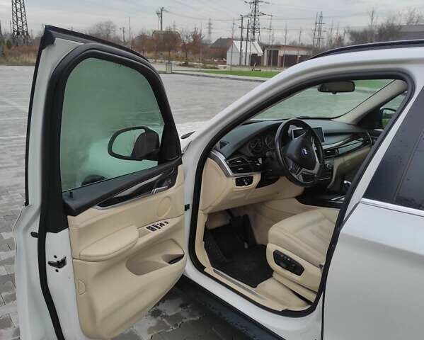Білий БМВ Х5, об'ємом двигуна 3 л та пробігом 166 тис. км за 23990 $, фото 7 на Automoto.ua