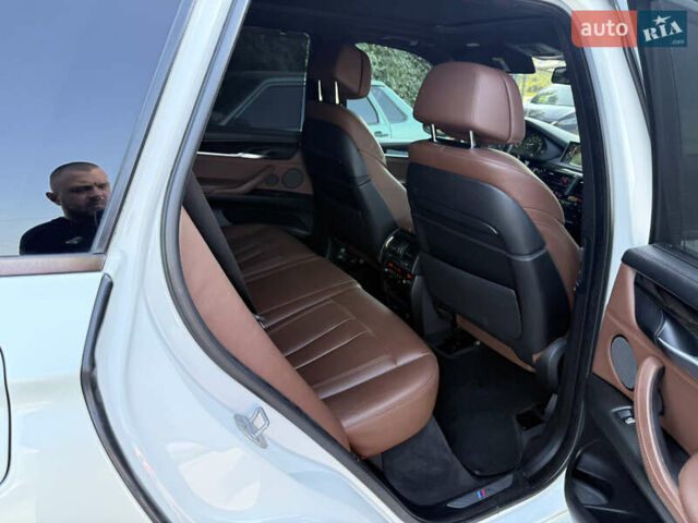 Білий БМВ Х5, об'ємом двигуна 4.39 л та пробігом 204 тис. км за 23500 $, фото 14 на Automoto.ua