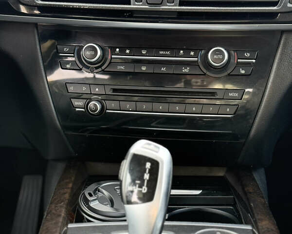 Білий БМВ Х5, об'ємом двигуна 2 л та пробігом 230 тис. км за 18500 $, фото 29 на Automoto.ua