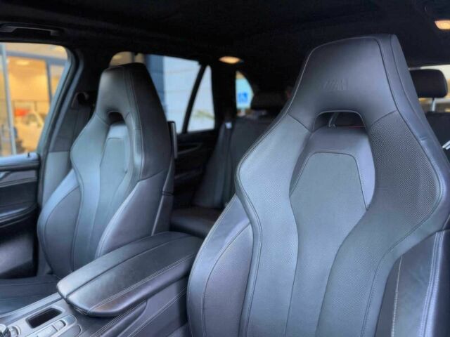 Белый БМВ Х5, объемом двигателя 4.4 л и пробегом 74 тыс. км за 8000 $, фото 13 на Automoto.ua