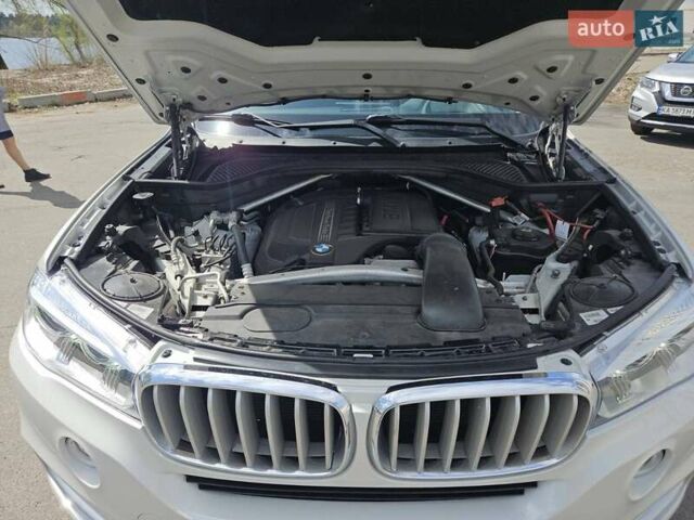 Білий БМВ Х5, об'ємом двигуна 2.98 л та пробігом 159 тис. км за 22400 $, фото 5 на Automoto.ua