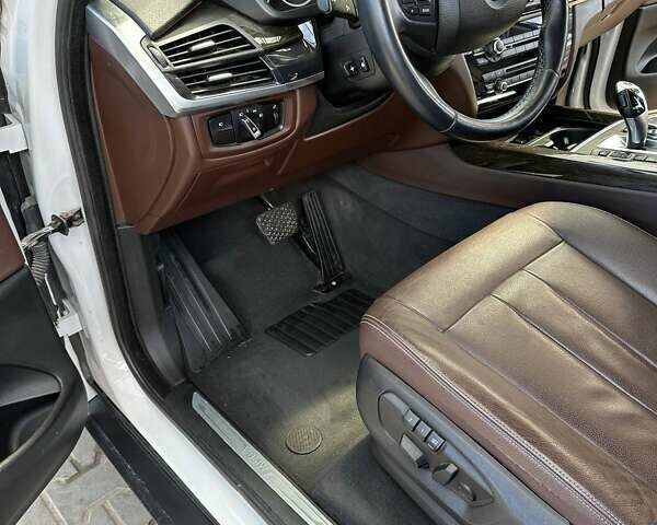 Белый БМВ Х5, объемом двигателя 2.98 л и пробегом 138 тыс. км за 30000 $, фото 2 на Automoto.ua