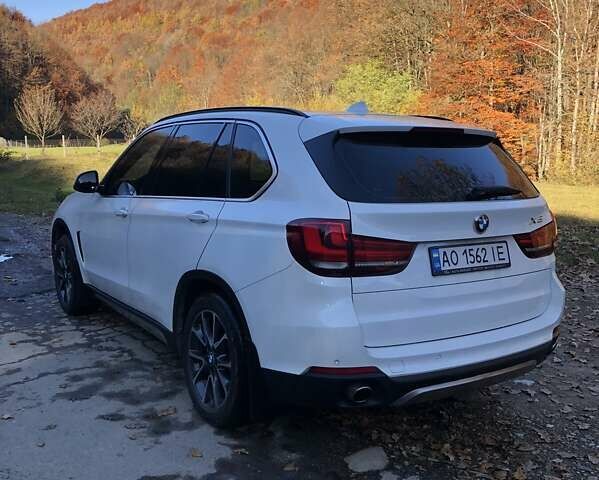 Белый БМВ Х5, объемом двигателя 2 л и пробегом 228 тыс. км за 27000 $, фото 1 на Automoto.ua