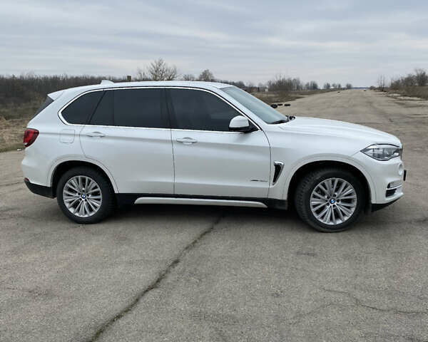Білий БМВ Х5, об'ємом двигуна 2.99 л та пробігом 125 тис. км за 41500 $, фото 56 на Automoto.ua