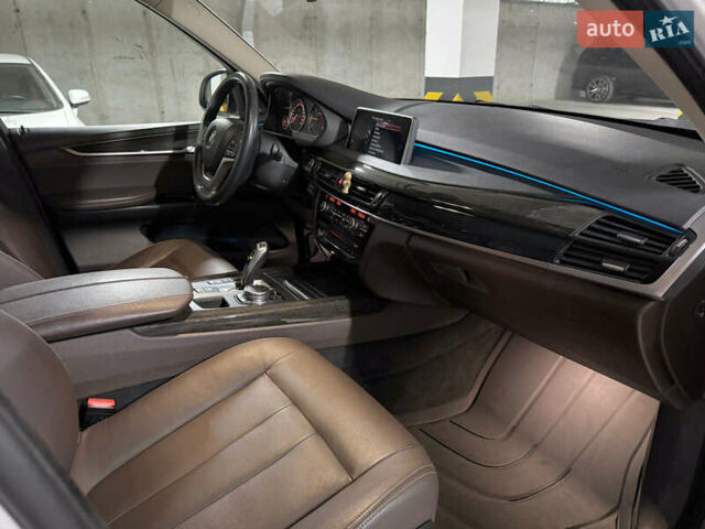 БМВ Х5 2015 в Днепре (Днепропетровске) на Automoto.ua Белый БМВ Х5, объемом двигателя 2 л и пробегом 159 тыс. км за 24800 $, фото 6 на Automoto.ua