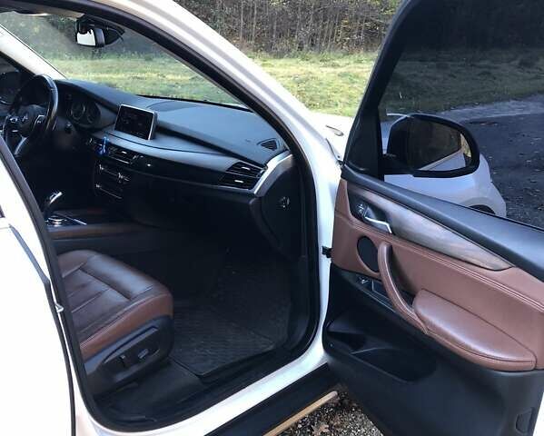 Белый БМВ Х5, объемом двигателя 2 л и пробегом 228 тыс. км за 27000 $, фото 7 на Automoto.ua