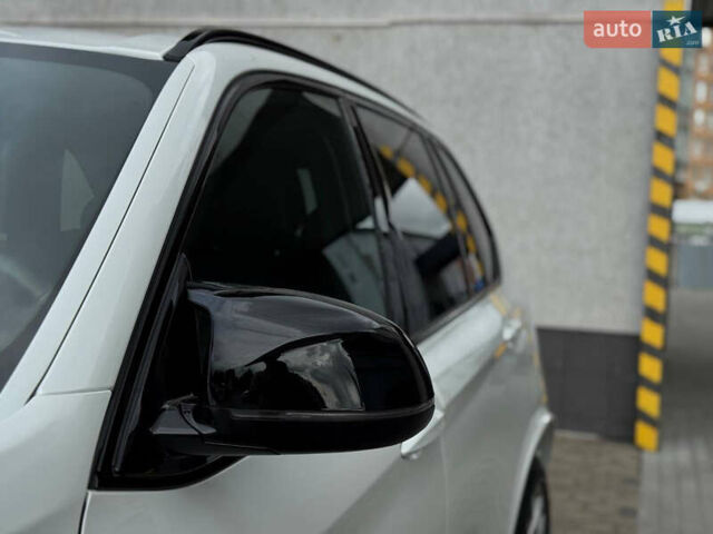 Белый БМВ Х5, объемом двигателя 3 л и пробегом 308 тыс. км за 27999 $, фото 13 на Automoto.ua