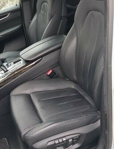 Белый БМВ Х5, объемом двигателя 2.99 л и пробегом 84 тыс. км за 40000 $, фото 4 на Automoto.ua