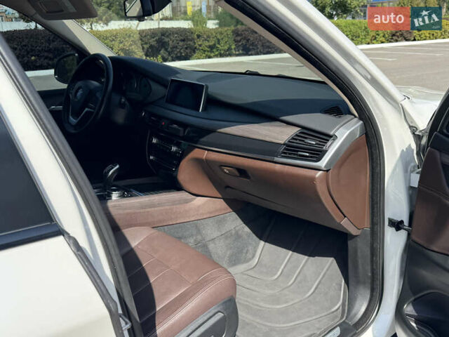 Белый БМВ Х5, объемом двигателя 2.98 л и пробегом 126 тыс. км за 26000 $, фото 52 на Automoto.ua