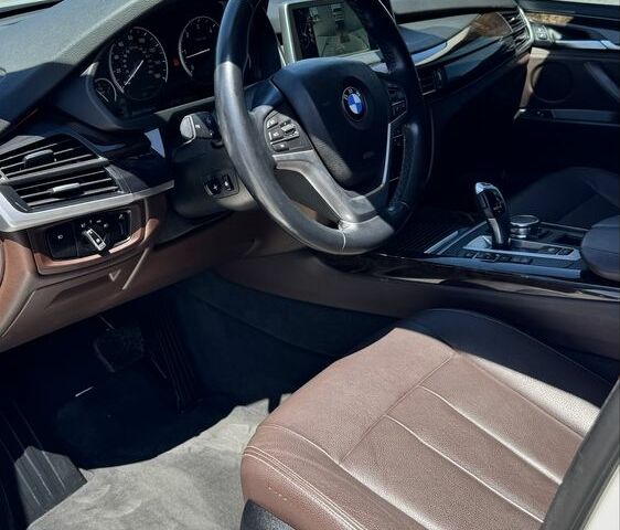 Белый БМВ Х5, объемом двигателя 3 л и пробегом 177 тыс. км за 27800 $, фото 12 на Automoto.ua