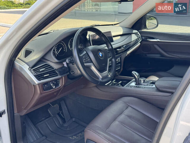 Белый БМВ Х5, объемом двигателя 2.98 л и пробегом 126 тыс. км за 26000 $, фото 13 на Automoto.ua