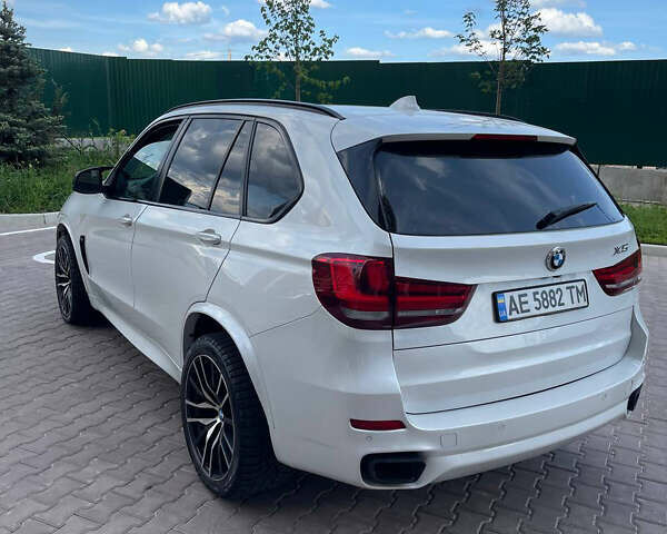 Білий БМВ Х5, об'ємом двигуна 2.98 л та пробігом 160 тис. км за 25000 $, фото 21 на Automoto.ua