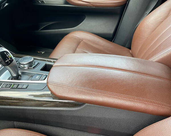 Білий БМВ Х5, об'ємом двигуна 2.98 л та пробігом 160 тис. км за 25000 $, фото 15 на Automoto.ua