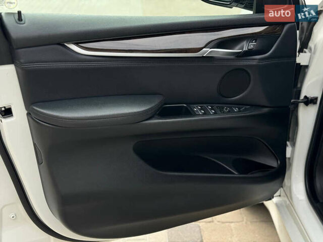 Белый БМВ Х5, объемом двигателя 3 л и пробегом 308 тыс. км за 27999 $, фото 43 на Automoto.ua