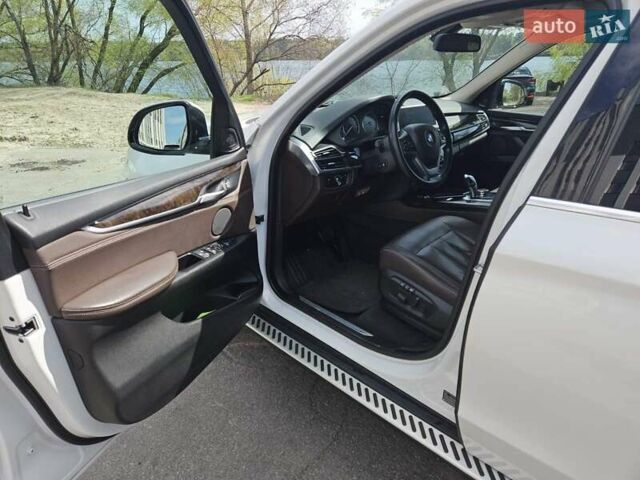 Білий БМВ Х5, об'ємом двигуна 2.98 л та пробігом 159 тис. км за 22400 $, фото 12 на Automoto.ua