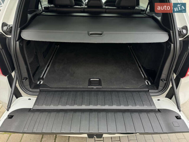 Белый БМВ Х5, объемом двигателя 3 л и пробегом 308 тыс. км за 27999 $, фото 42 на Automoto.ua