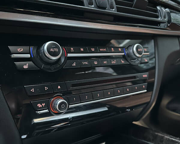 Білий БМВ Х5, об'ємом двигуна 2.99 л та пробігом 125 тис. км за 41500 $, фото 15 на Automoto.ua