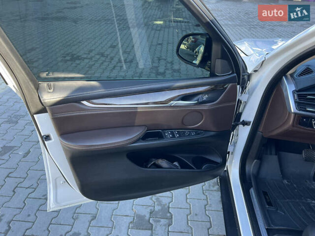 Білий БМВ Х5, об'ємом двигуна 2.98 л та пробігом 203 тис. км за 22900 $, фото 15 на Automoto.ua