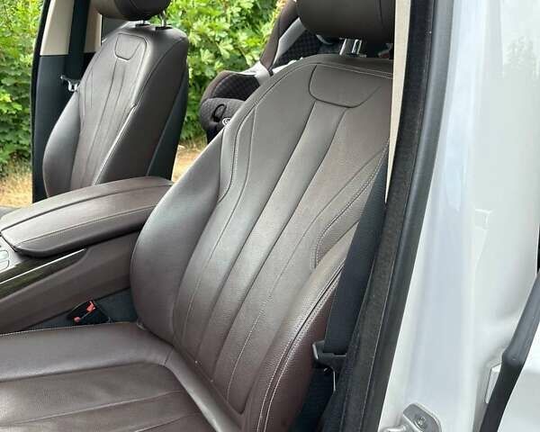 Белый БМВ Х5, объемом двигателя 2.98 л и пробегом 138 тыс. км за 30000 $, фото 52 на Automoto.ua