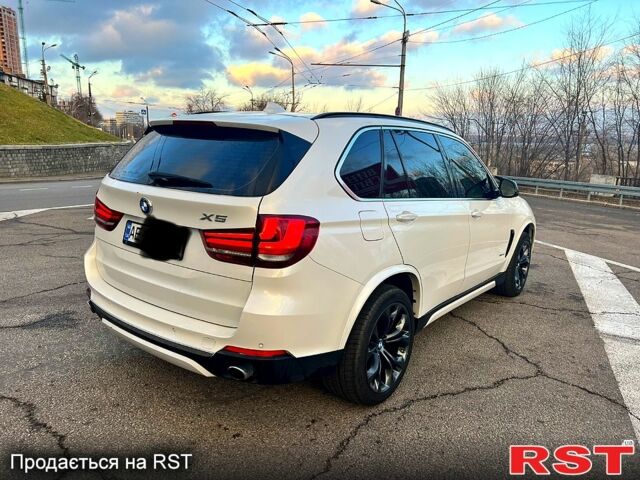 Белый БМВ Х5, объемом двигателя 3 л и пробегом 142 тыс. км за 22000 $, фото 3 на Automoto.ua
