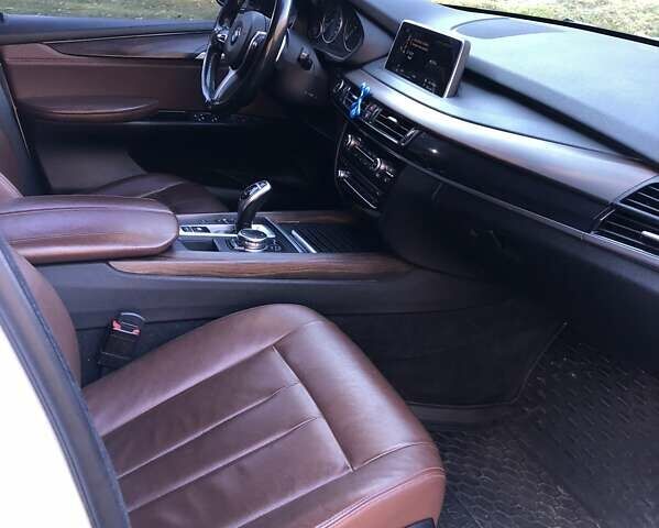 Белый БМВ Х5, объемом двигателя 2 л и пробегом 228 тыс. км за 27000 $, фото 15 на Automoto.ua