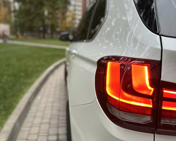 Білий БМВ Х5, об'ємом двигуна 2.99 л та пробігом 125 тис. км за 41500 $, фото 4 на Automoto.ua