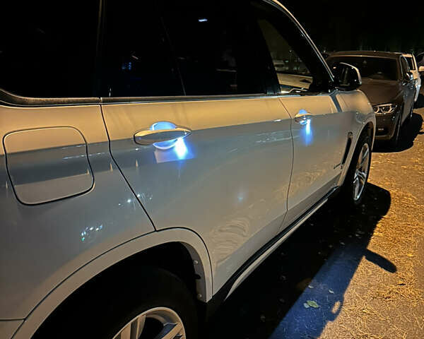 Білий БМВ Х5, об'ємом двигуна 2.99 л та пробігом 125 тис. км за 41500 $, фото 50 на Automoto.ua