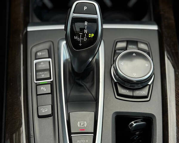 Белый БМВ Х5, объемом двигателя 3 л и пробегом 308 тыс. км за 27999 $, фото 23 на Automoto.ua