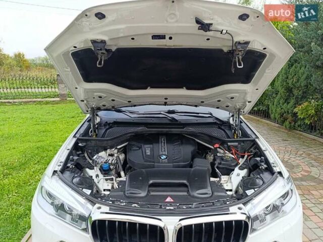 Білий БМВ Х5, об'ємом двигуна 2 л та пробігом 170 тис. км за 28900 $, фото 31 на Automoto.ua