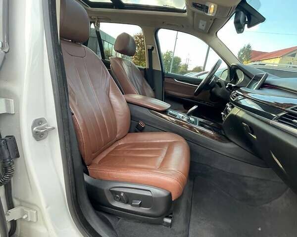 Білий БМВ Х5, об'ємом двигуна 2.98 л та пробігом 204 тис. км за 17300 $, фото 28 на Automoto.ua